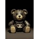 Glasschilderij Chanel Beer diamanten ketting | 004